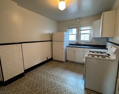 28 Knopf St - Photo Thumbnail 3