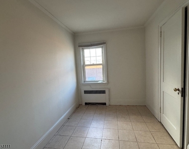 28 Knopf St - Photo Thumbnail 2