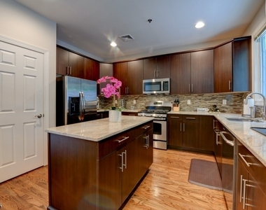 50 Bloomfield Ave - Photo Thumbnail 3