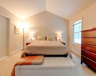 50 Bloomfield Ave - Photo Thumbnail 11