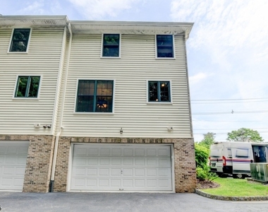 50 Bloomfield Ave - Photo Thumbnail 24