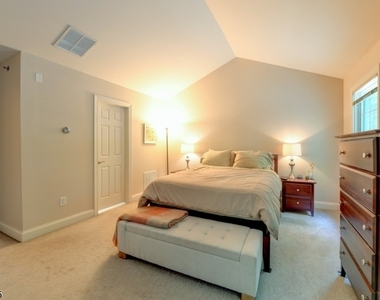 50 Bloomfield Ave - Photo Thumbnail 12