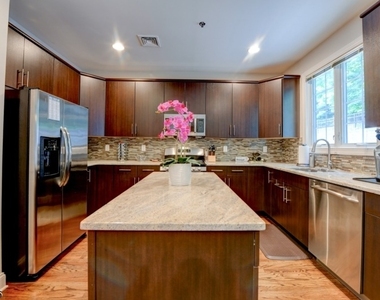 50 Bloomfield Ave - Photo Thumbnail 2
