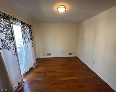 604 Wheatfield Ct. - Photo Thumbnail 7