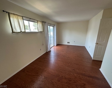 604 Wheatfield Ct. - Photo Thumbnail 12