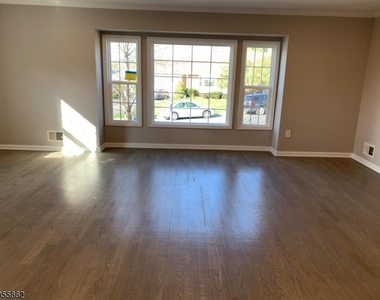 114 Brandywyne Dr - Photo Thumbnail 8
