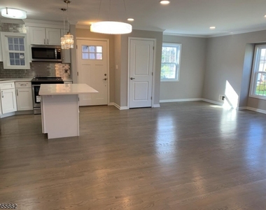 114 Brandywyne Dr - Photo Thumbnail 5