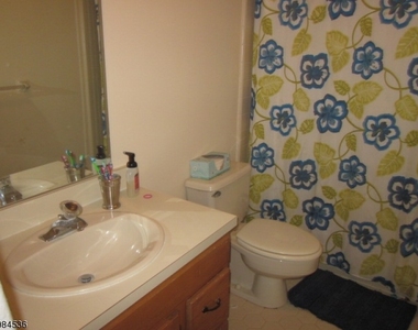 37 1st St - Photo Thumbnail 9