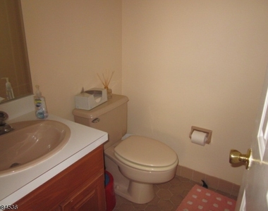 37 1st St - Photo Thumbnail 7