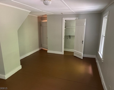35 N Hillside Ave - Photo Thumbnail 5