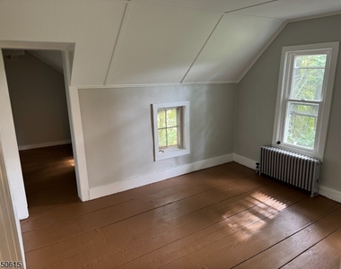 35 N Hillside Ave - Photo Thumbnail 7