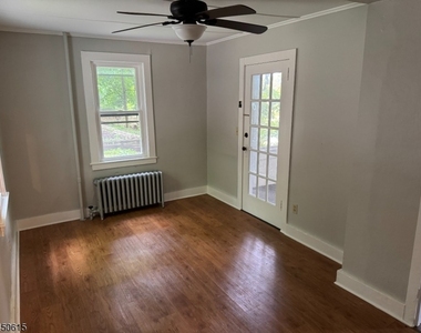 35 N Hillside Ave - Photo Thumbnail 2