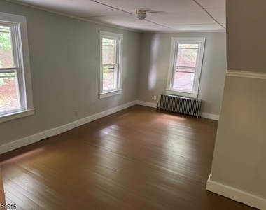 35 N Hillside Ave - Photo Thumbnail 6