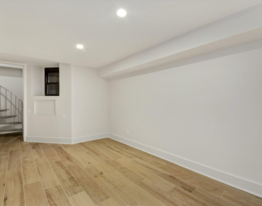 226 East 25th Street - Photo Thumbnail 4