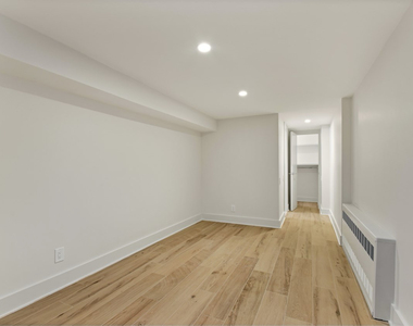 226 East 25th Street - Photo Thumbnail 5