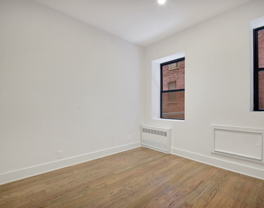 226 East 25th Street - Photo Thumbnail 2