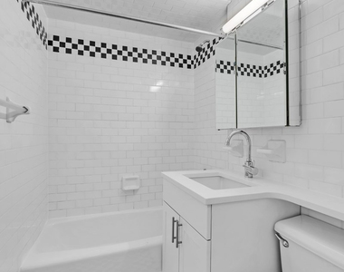 426 West 49th Street - Photo Thumbnail 4