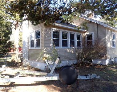 1490 Davidson Avenue - Photo Thumbnail 3
