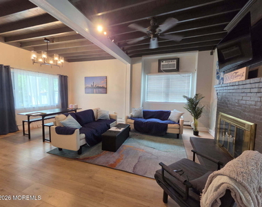 37 Beacon Boulevard - Photo Thumbnail 2