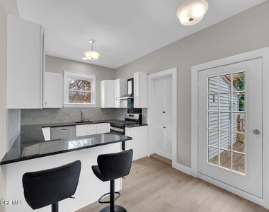 37 Beacon Boulevard - Photo Thumbnail 8