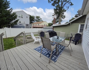 37 Beacon Boulevard - Photo Thumbnail 10