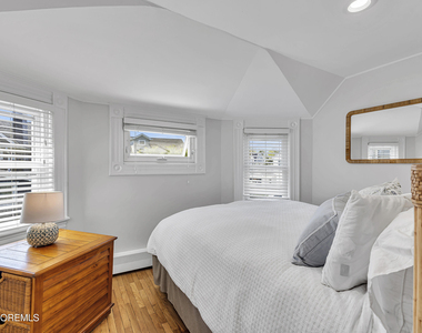 226 Sylvania Avenue - Photo Thumbnail 11