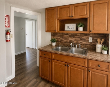 135 Whitehead Avenue - Photo Thumbnail 2