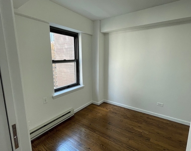 East 57 Street - Photo Thumbnail 6