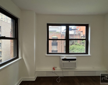 East 69 Street - Photo Thumbnail 7