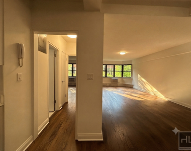 East 69 Street - Photo Thumbnail 1