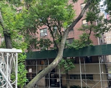 East 46th Street - Photo Thumbnail 5