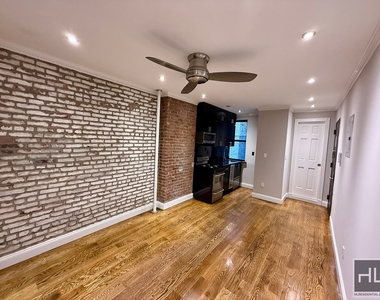 West 52 Street - Photo Thumbnail 1