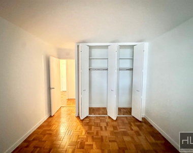 East 49 Street - Photo Thumbnail 1