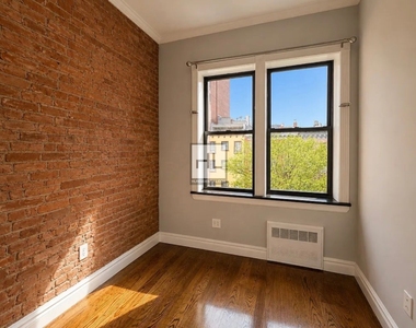 West 14 Street - Photo Thumbnail 1