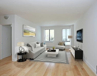 West 53 Street - Photo Thumbnail 1