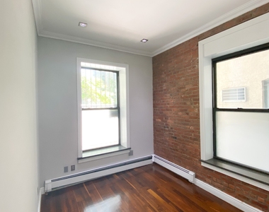 West 103 Street - Photo Thumbnail 4