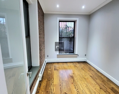 West 103rd Street - Photo Thumbnail 5