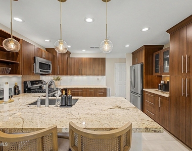 20121 N 76th Street - Photo Thumbnail 4