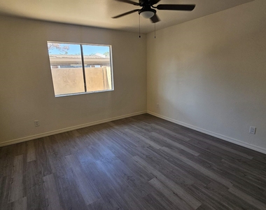 20227 N 21st Lane - Photo Thumbnail 4