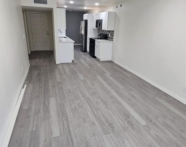 20227 N 21st Lane - Photo Thumbnail 2