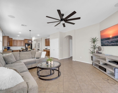 9207 N 182nd Lane - Photo Thumbnail 2