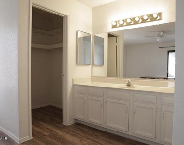850 S River Drive - Photo Thumbnail 6
