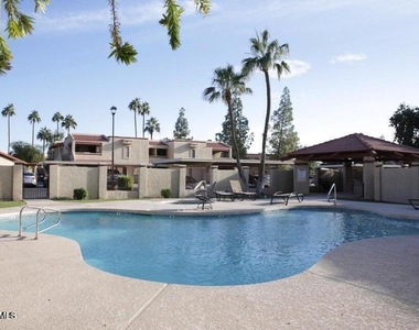 850 S River Drive - Photo Thumbnail 9