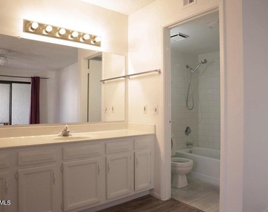 850 S River Drive - Photo Thumbnail 5