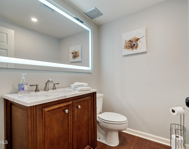 13124 N 94th Place - Photo Thumbnail 10