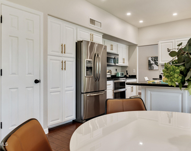 13124 N 94th Place - Photo Thumbnail 6
