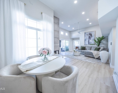 11333 N 92nd Street - Photo Thumbnail 2
