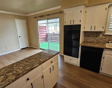 6033 Sandhurst Lane - Photo Thumbnail 12