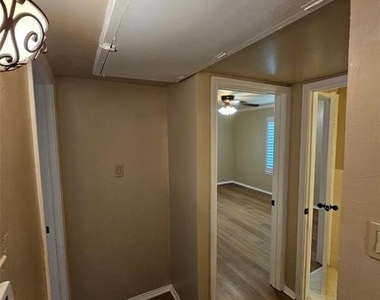 6033 Sandhurst Lane - Photo Thumbnail 21