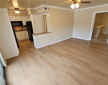 6033 Sandhurst Lane - Photo Thumbnail 8
